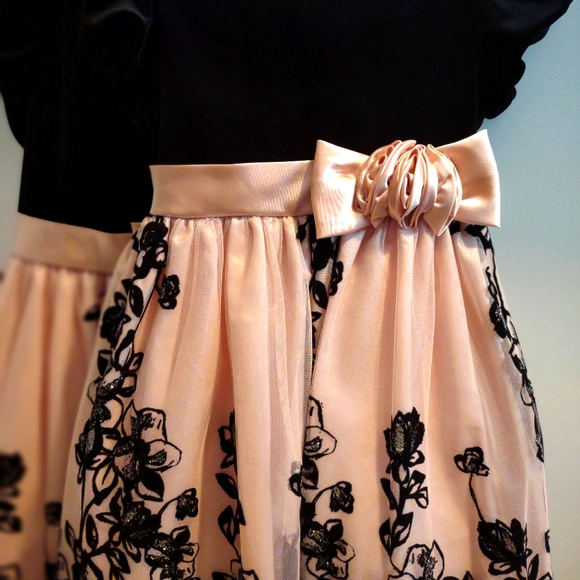 Girls dress - Picture 3 of 7